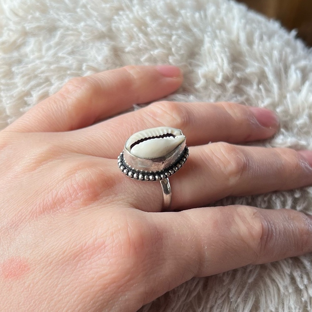 Silver Cowrie Shell Ring - Picture 8 of 8
